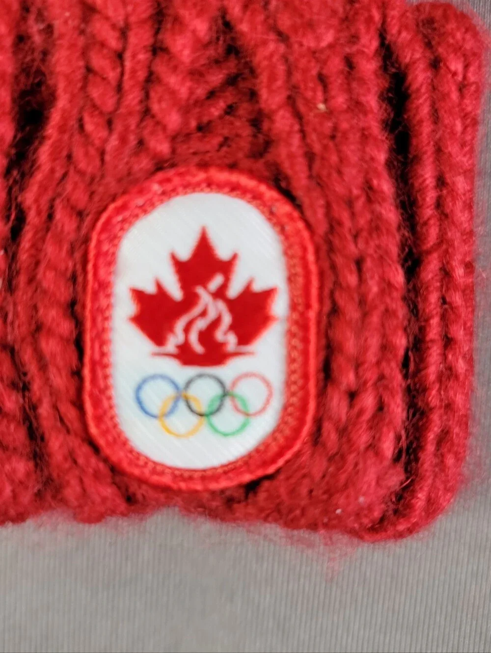 2010 Hudson Bay Canada Red Knit Mittens with White Maple Leaf Olymic Teamu